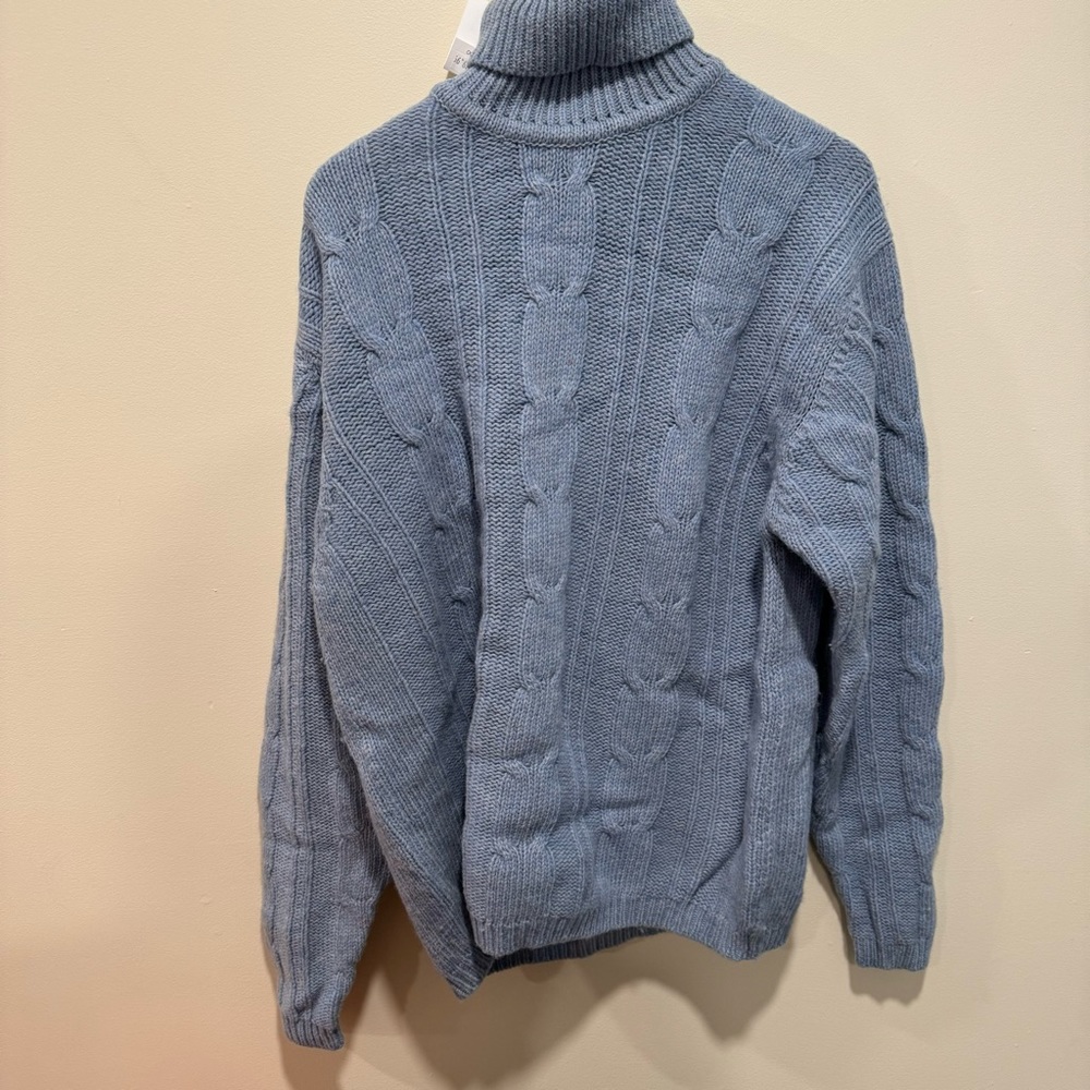 Gap knit sweater. Thick warm brand new with tag never worn. Blue gray sz XL.